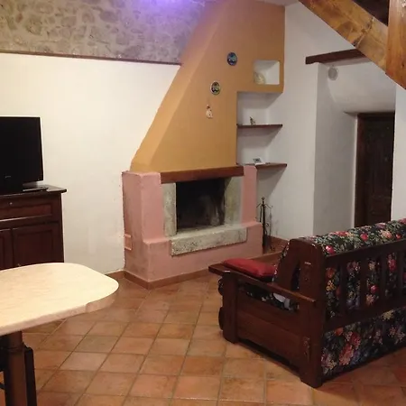 Sotto L'arco - Il Fienile *