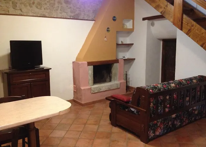 Sotto L'arco - Il Fienile *